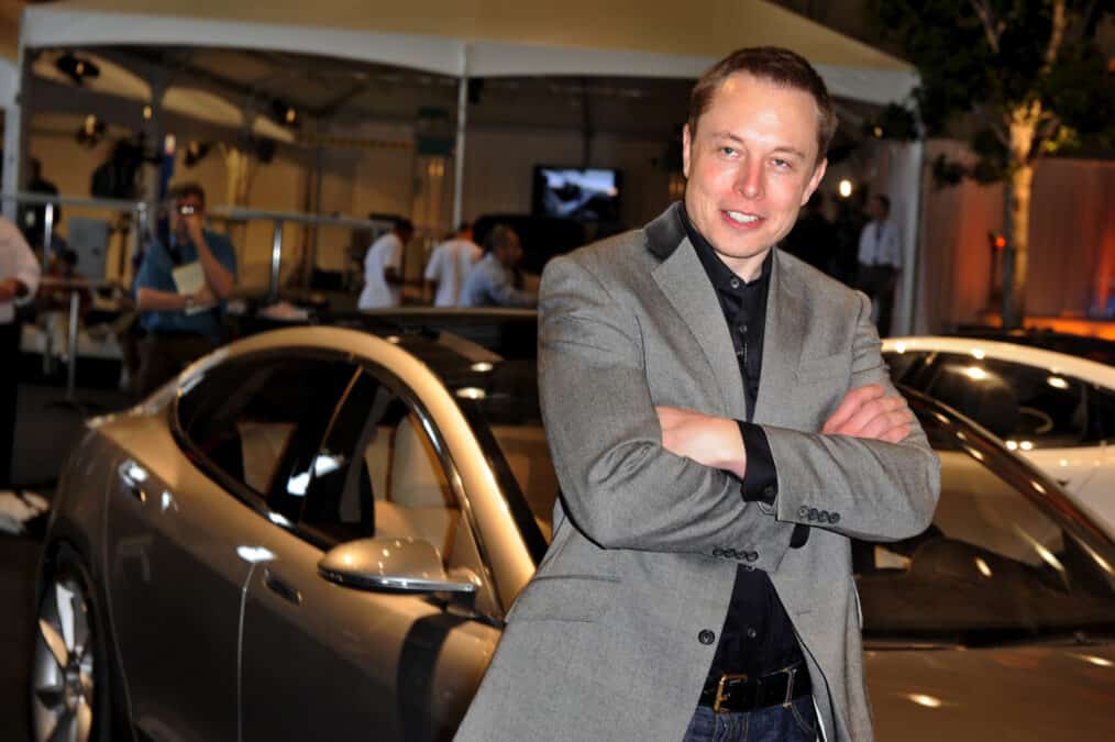 Elon Musk Briefly Loses Top Spot As World S Richest Person Trends Mena