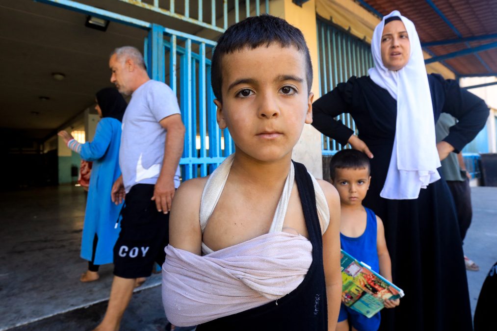 An injured child at a school in Beirut housing displaced people who fled Israeli strikes in southern Lebanon, on September 26, 2024. Israel flatly rejected on September 26 a push led by key backer the United States for a 21-day ceasefire in Lebanon, as it vowed to keep fighting Hezbollah "until victory". (AFP)